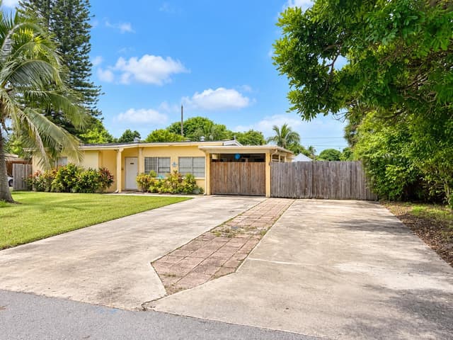 2205 NE 4th Court, Boynton Beach FL 33435 - Boynton Beach, FL - Photo 2