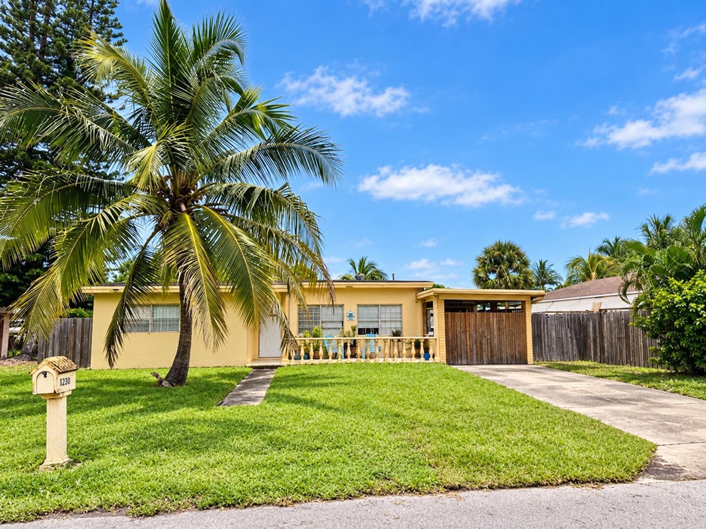 2205 NE 4th Court, Boynton Beach FL 33435 - Boynton Beach, FL - Photo 1