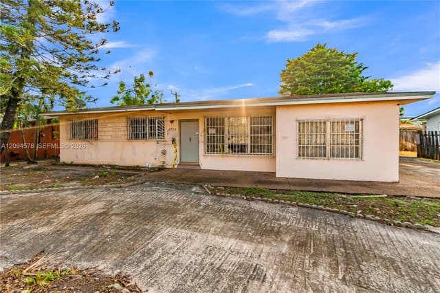 4730 W 8th Ave, Hialeah FL 33012 - Hialeah, FL - Photo 5