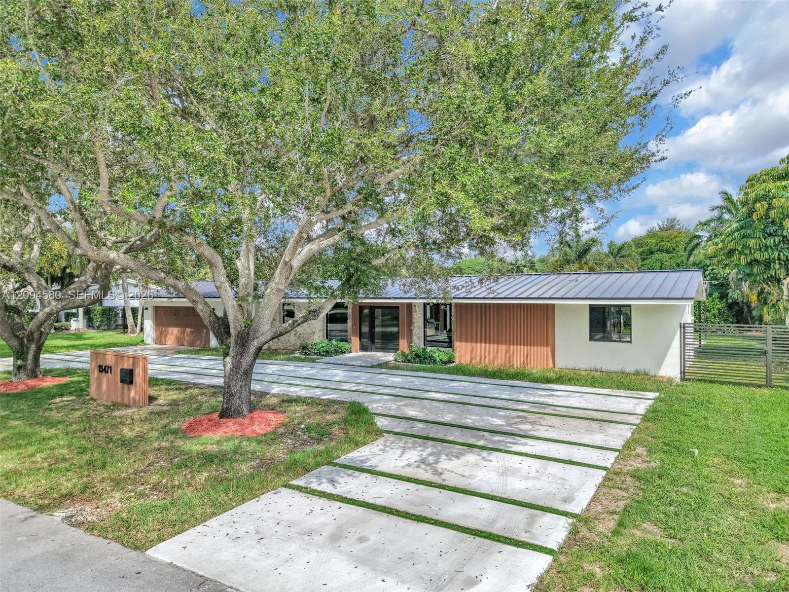 15471 SW 83rd Ave, Palmetto Bay FL 33157 - Palmetto Bay, FL - Photo 1