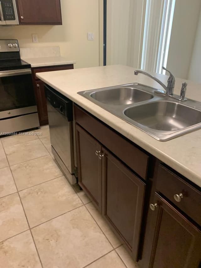 142 SE 28th Ter # 10, Homestead FL 33033 - Homestead, FL - Photo 3
