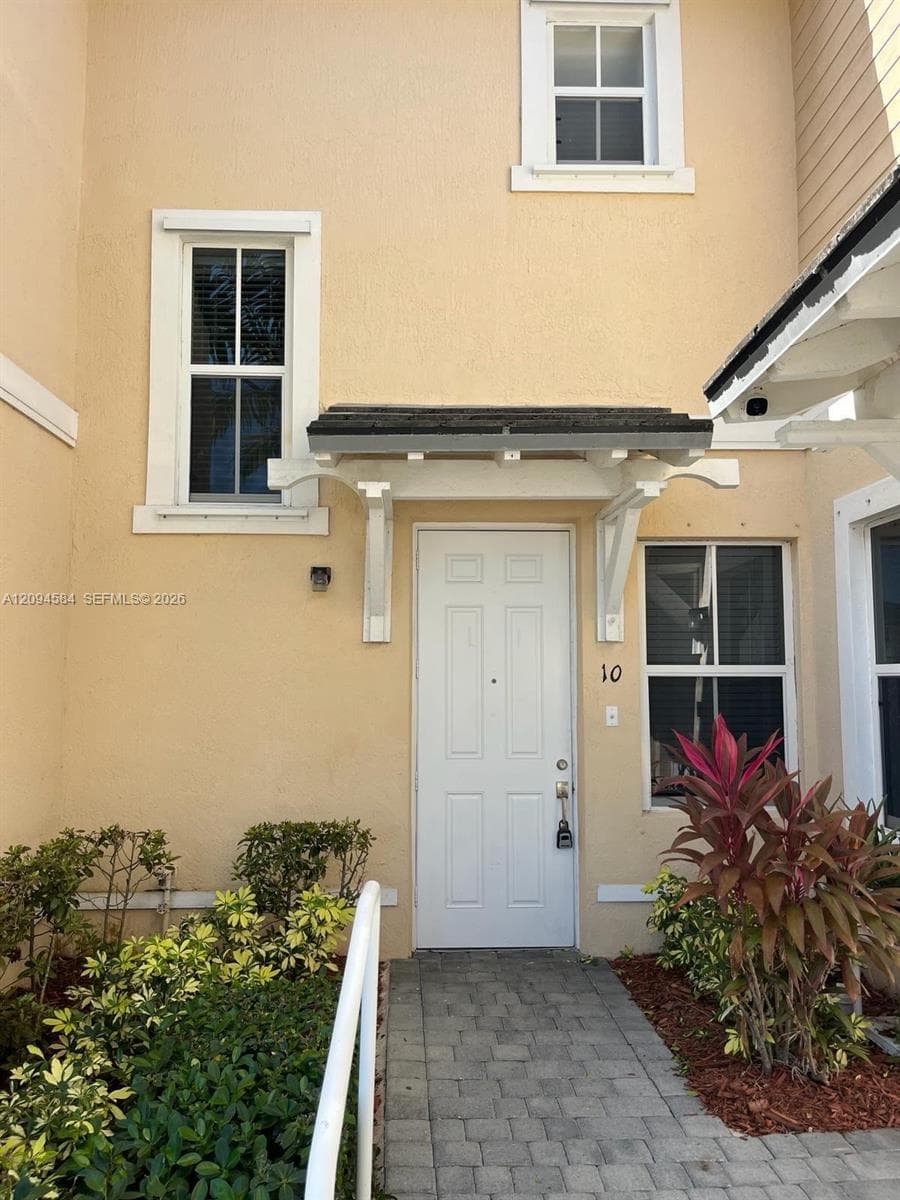 142 SE 28th Ter # 10, Homestead FL 33033 - Homestead, FL - Photo 1