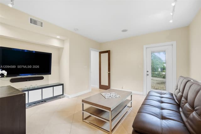 521 N Victoria Park Rd, Fort Lauderdale FL 33301 - Fort Lauderdale, FL - Photo 6