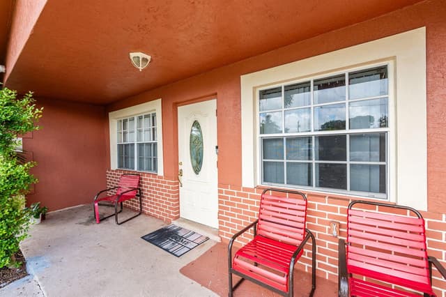 524 NW 9th Avenue, Boynton Beach FL 33435 - Boynton Beach, FL - Photo 2