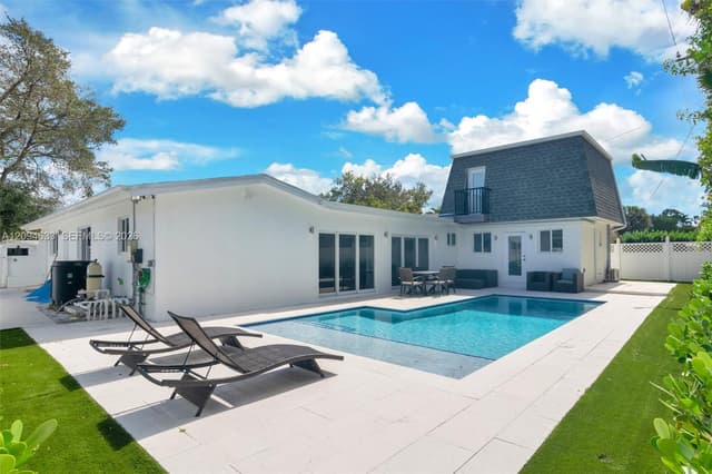 20330 Highland Lakes Blvd, Miami FL 33179 - Miami, FL - Photo 5