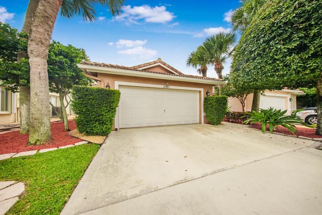 6481 Willoughby Circle, Lake Worth FL 33463 - Lake Worth, FL - Photo 4