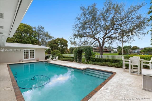 16220 SW 88th Ave Rd, Palmetto Bay FL 33157 - Palmetto Bay, FL - Photo 5