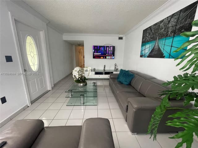 961 W 37th Ter # 30, Hialeah FL 33012 - Hialeah, FL - Photo 2