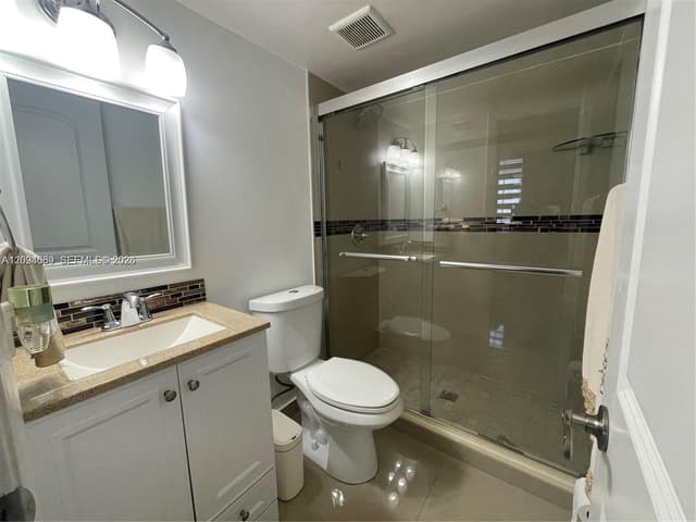 961 W 37th Ter # 30, Hialeah FL 33012 - Hialeah, FL - Photo 5