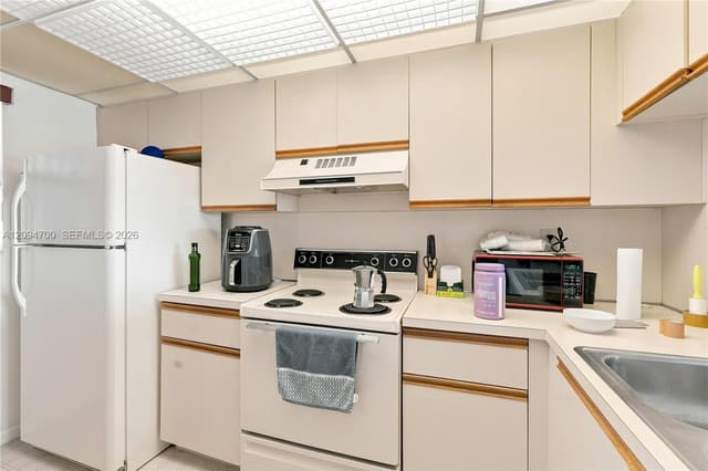 10253 NW 9th St Cir # 6, Miami FL 33172 - Miami, FL - Photo 4