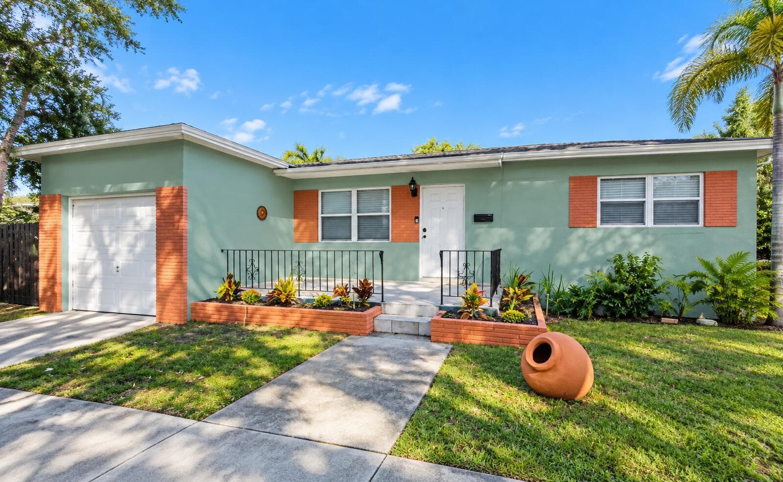805 S 26TH Avenue, Hollywood FL 33020 - Hollywood, FL - Photo 1
