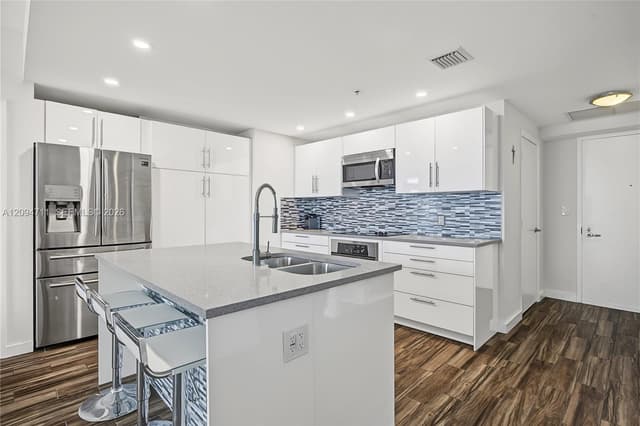 1900 N Bayshore Dr # 3604, Miami FL 33132 - Miami, FL - Photo 2