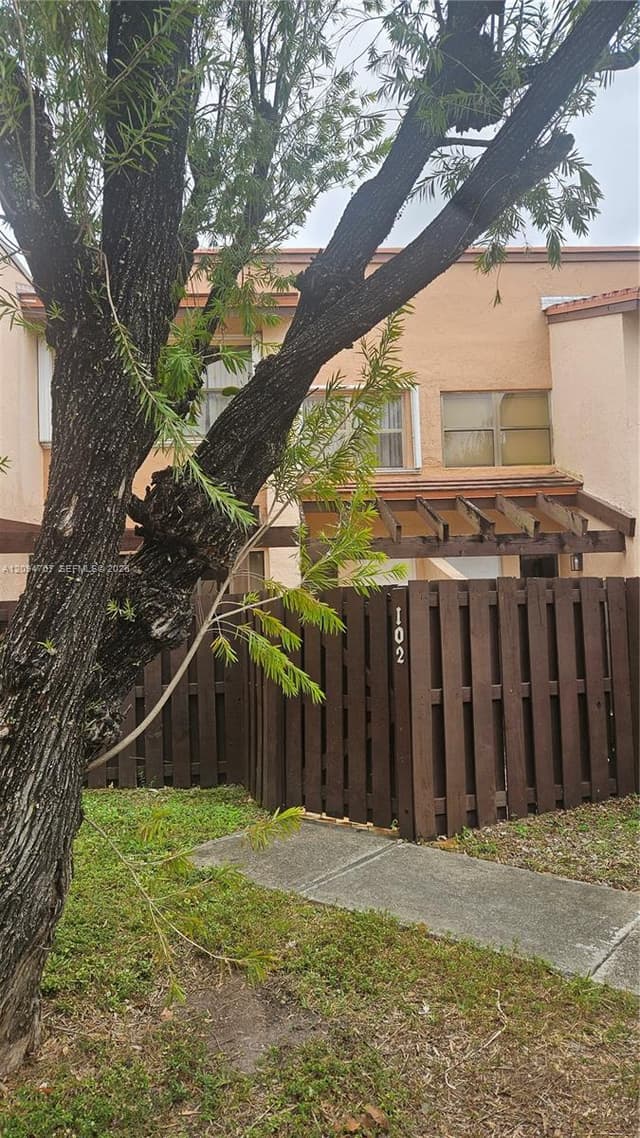 445 W Park Dr # 4, Miami FL 33172 - Miami, FL - Photo 3