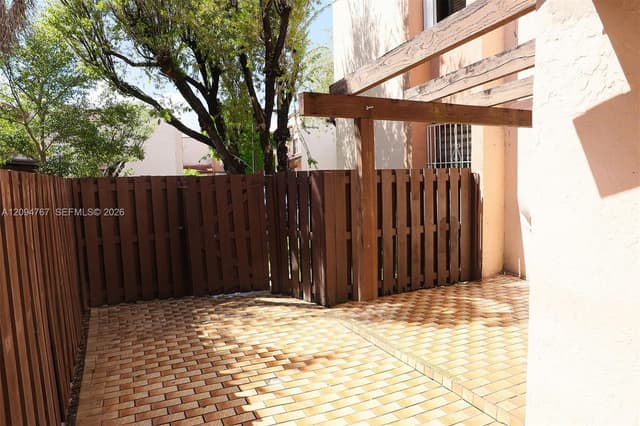 445 W Park Dr # 4, Miami FL 33172 - Miami, FL - Photo 4