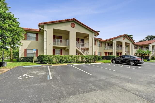 3081 HOLIDAY SPRINGS Boulevard # 6, Margate FL 33063 - Margate, FL - Photo 2