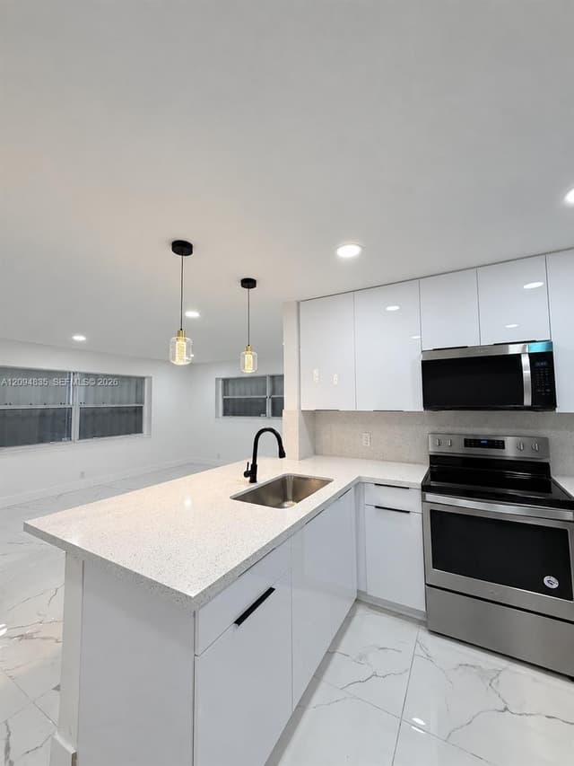 2610 Pierce St, Hollywood FL 33020 - Hollywood, FL - Photo 5