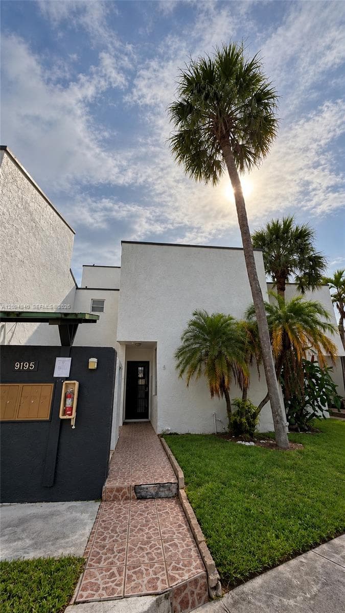 9195 Fontainebleau Blvd # 4, Miami FL 33172 - Miami, FL - Photo 1
