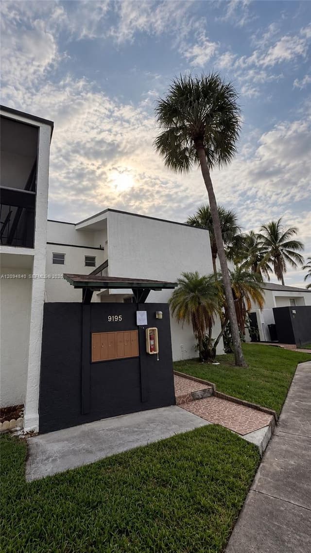 9195 Fontainebleau Blvd # 4, Miami FL 33172 - Miami, FL - Photo 4