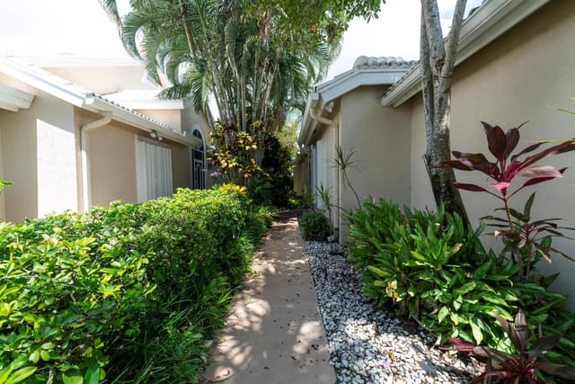 6113 GREENSPOINTE Drive # 10, Boynton Beach FL 33437 - Boynton Beach, FL - Photo 2