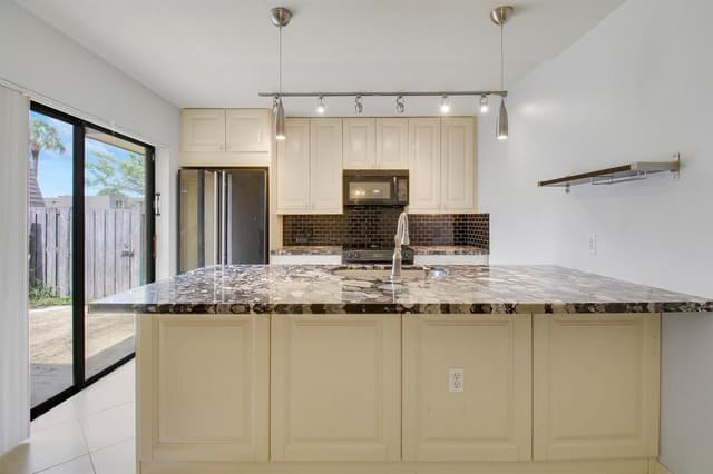2218 22nd Way, West Palm Beach FL 33407 - West Palm Beach, FL - Photo 3