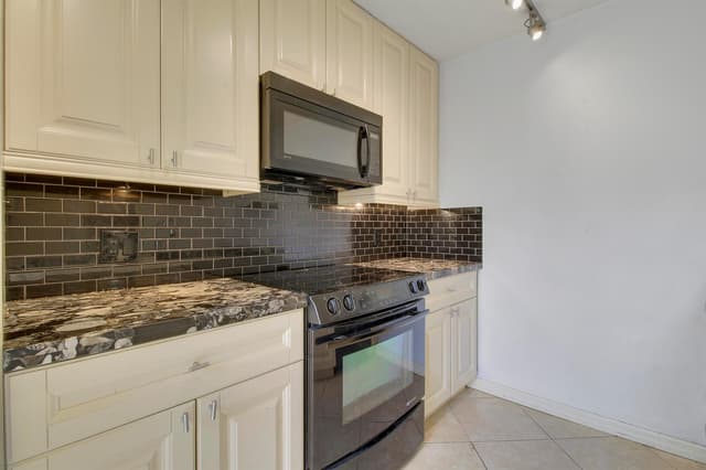 2218 22nd Way, West Palm Beach FL 33407 - West Palm Beach, FL - Photo 4