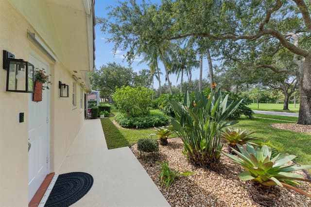 7910 Pine Island Way, West Palm Beach FL 33411 - West Palm Beach, FL - Photo 4