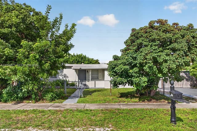 5197 NE 14th Ave, Pompano Beach FL 33064 - Pompano Beach, FL - Photo 2