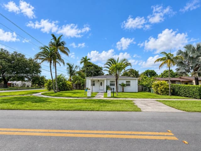 797 NW 9th St, Homestead FL 33030 - Homestead, FL - Photo 2