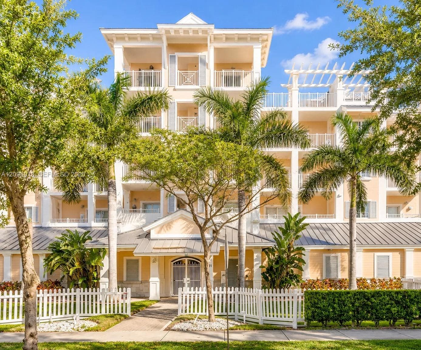1931 NE 2nd St # 405, Deerfield Beach FL 33441 - Deerfield Beach, FL - Photo 1