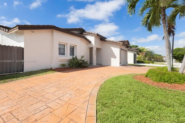 8520 SW 207th Ter, Cutler Bay FL 33189 - Cutler Bay, FL - Photo 2