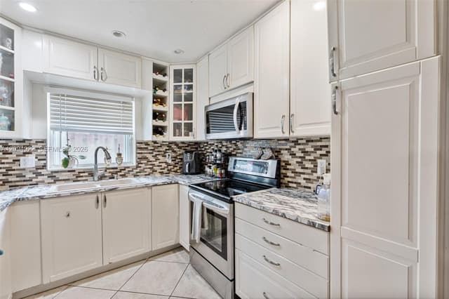 230 NW 52nd St, Oakland Park FL 33309 - Oakland Park, FL - Photo 6