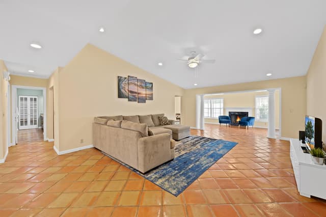 6760 HOLLANDAIRE Drive W, Boca Raton FL 33433 - Boca Raton, FL - Photo 2