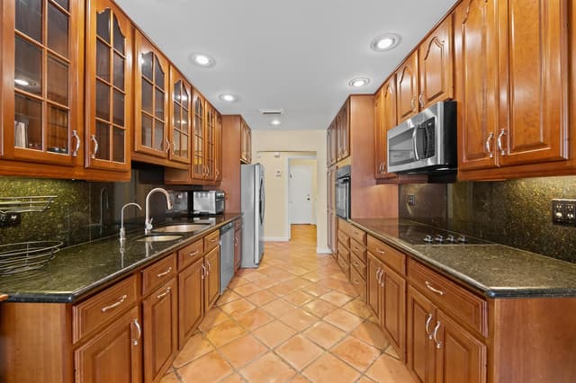 6760 HOLLANDAIRE Drive W, Boca Raton FL 33433 - Boca Raton, FL - Photo 4