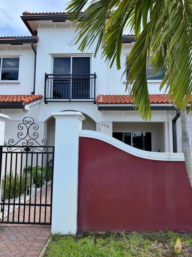 3536 NW 29TH Place # 3536, Lauderdale Lakes FL 33311 - Lauderdale Lakes, FL - Photo 2