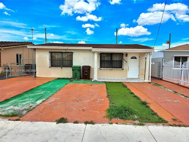 4596 E 8th Ct, Hialeah FL 33013 - Hialeah, FL - Photo 2