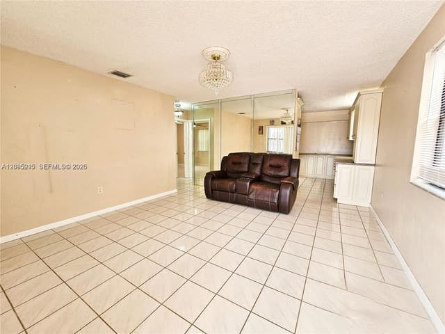 4596 E 8th Ct, Hialeah FL 33013 - Hialeah, FL - Photo 3