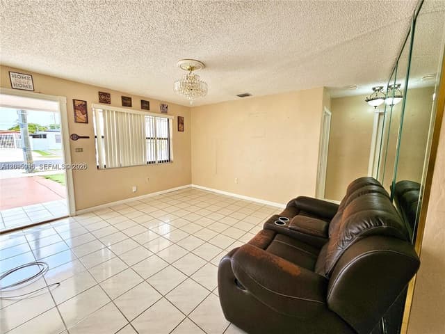 4596 E 8th Ct, Hialeah FL 33013 - Hialeah, FL - Photo 4