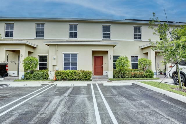 565 NE 5th Pl, Florida City FL 33034 - Florida City, FL - Photo 2