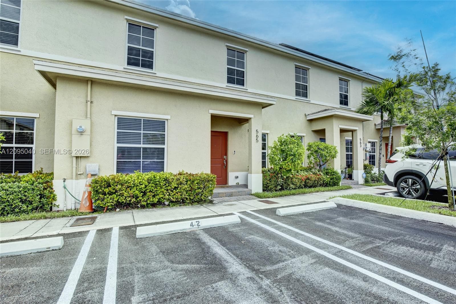 565 NE 5th Pl, Florida City FL 33034 - Florida City, FL - Photo 1
