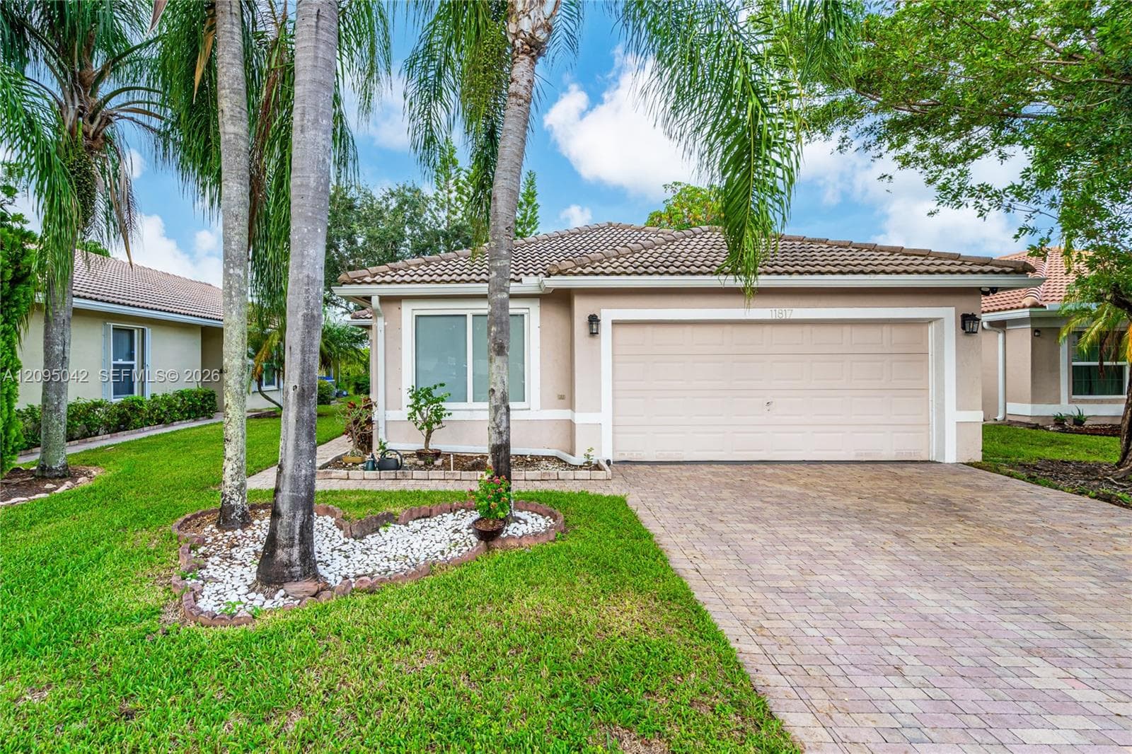 11817 SW 7th St, Pembroke Pines FL 33025 - Pembroke Pines, FL - Photo 1