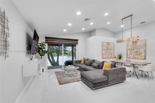 11817 SW 7th St, Pembroke Pines FL 33025 - Pembroke Pines, FL - Photo 5