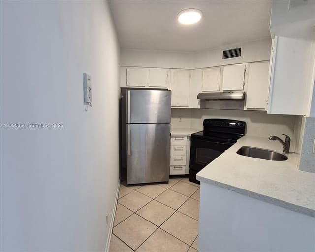 210 Lake Pointe Dr # 210, Oakland Park FL 33309 - Oakland Park, FL - Photo 2
