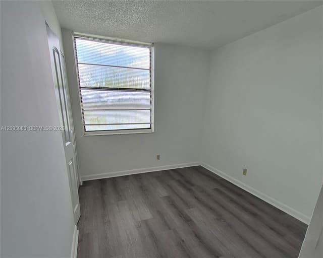 210 Lake Pointe Dr # 210, Oakland Park FL 33309 - Oakland Park, FL - Photo 6