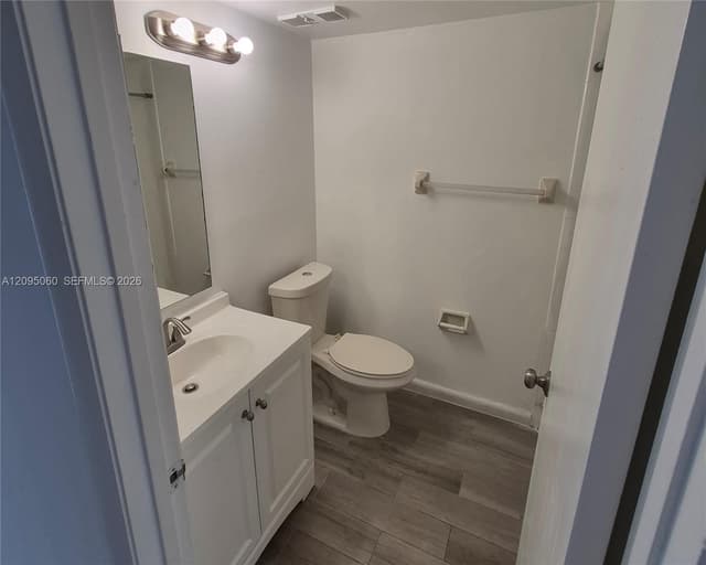 210 Lake Pointe Dr # 210, Oakland Park FL 33309 - Oakland Park, FL - Photo 7