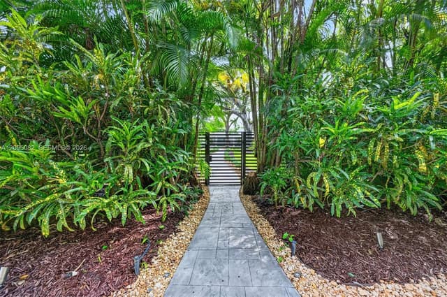 6750 SW 74th St, South Miami FL 33143 - South Miami, FL - Photo 3