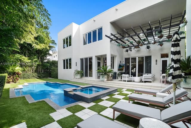737 W 49th St, Miami Beach FL 33140 - Miami Beach, FL - Photo 2