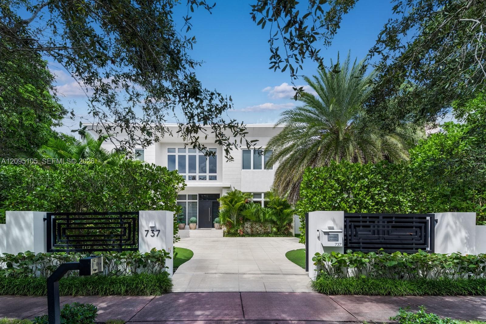 737 W 49th St, Miami Beach FL 33140 - Miami Beach, FL - Photo 1