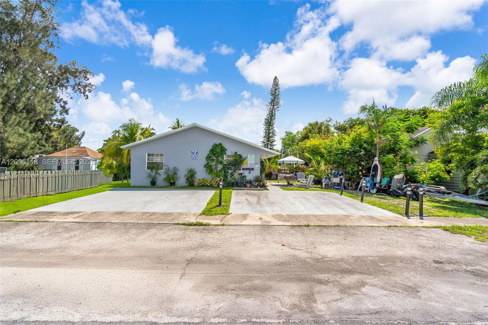 235-237 SW 12th St, Dania Beach FL 33004 - Dania Beach, FL - Photo 1