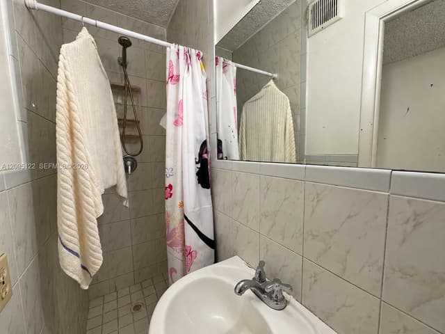 1103 W 39th Ter # 20, Hialeah FL 33012 - Hialeah, FL - Photo 6
