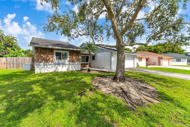 1661 N Goldeneye Ln, Homestead FL 33035 - Homestead, FL - Photo 2